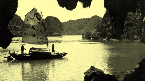 La baie d'Halong il y a une centaine d'années - ảnh 8